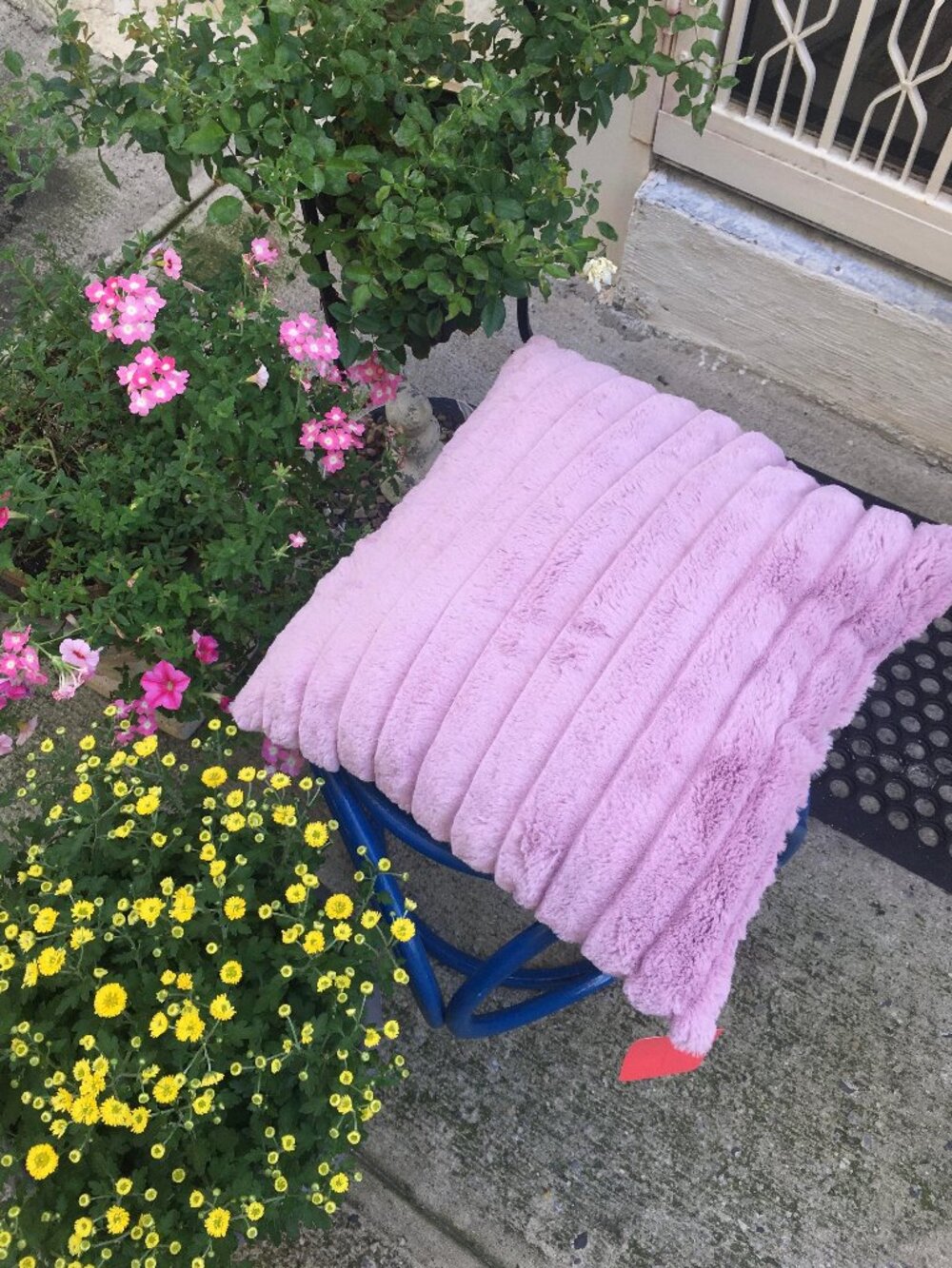 New Fluffy pillow 2 patters for sale
